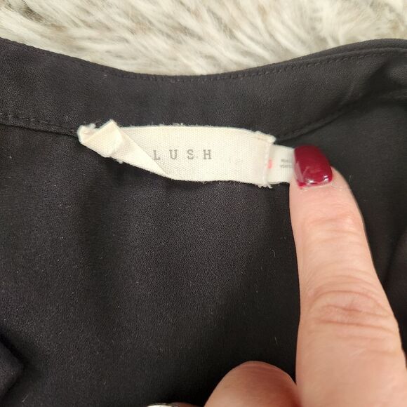 Lush V-Neck Sleeveless High-Low Hem Blouse Black Women's Size Small - Picture 6 of 11